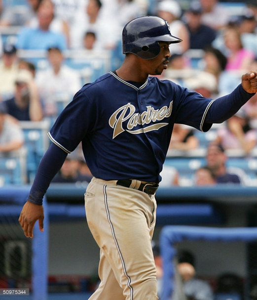 mlb teams with black pants