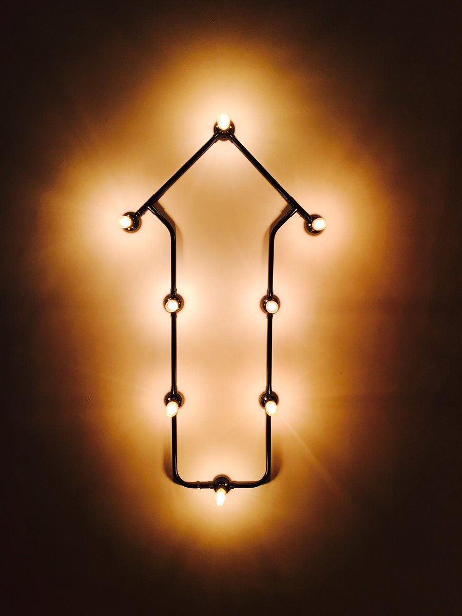 enlightendsigns's tweet photo. Arrow Ceiling light. Looks 😎 I think you'll agree! Message me if you're interested in. Can be made in any size 👍 https://t.co/kR3UYahA9S