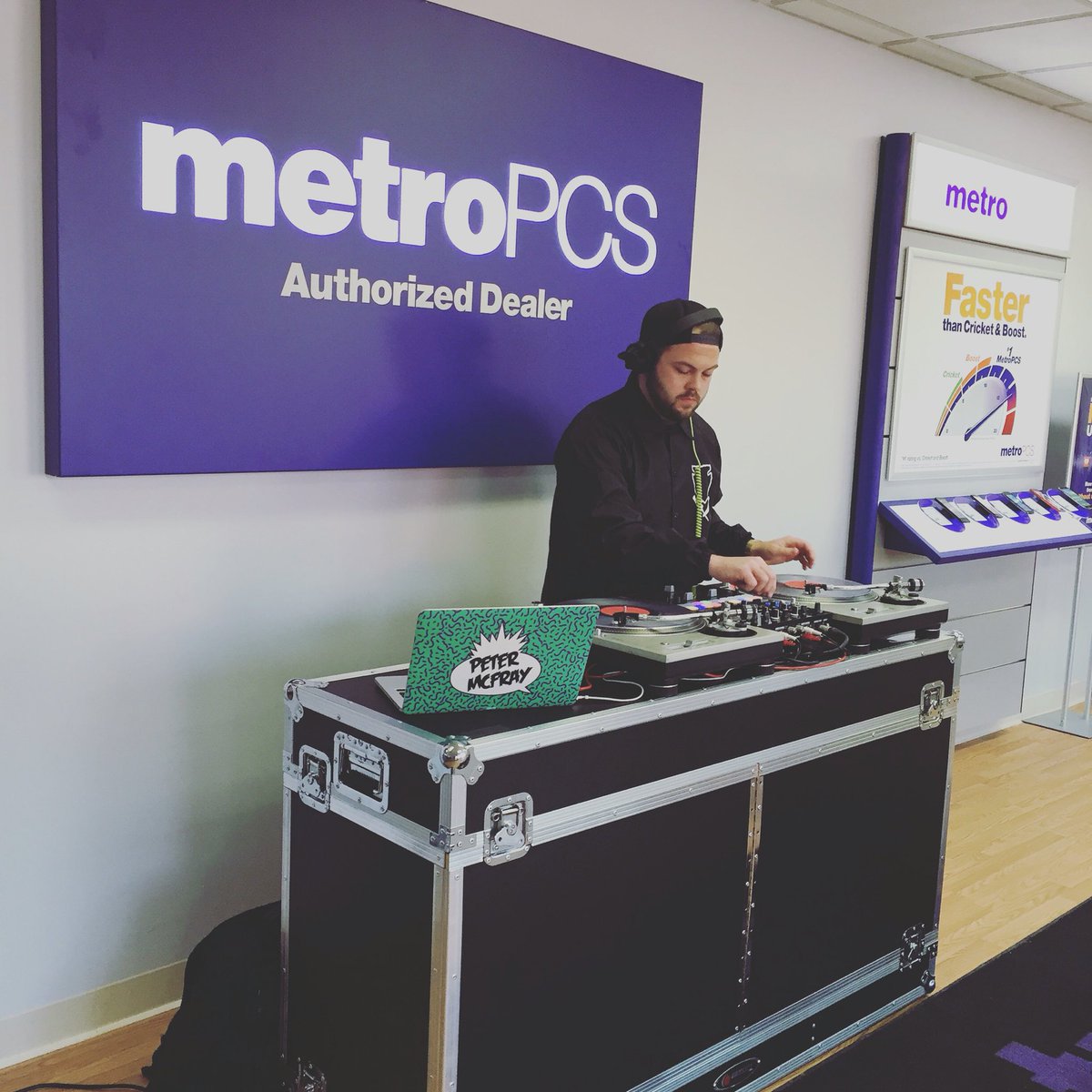 Flint's Club 93.7 tweet media