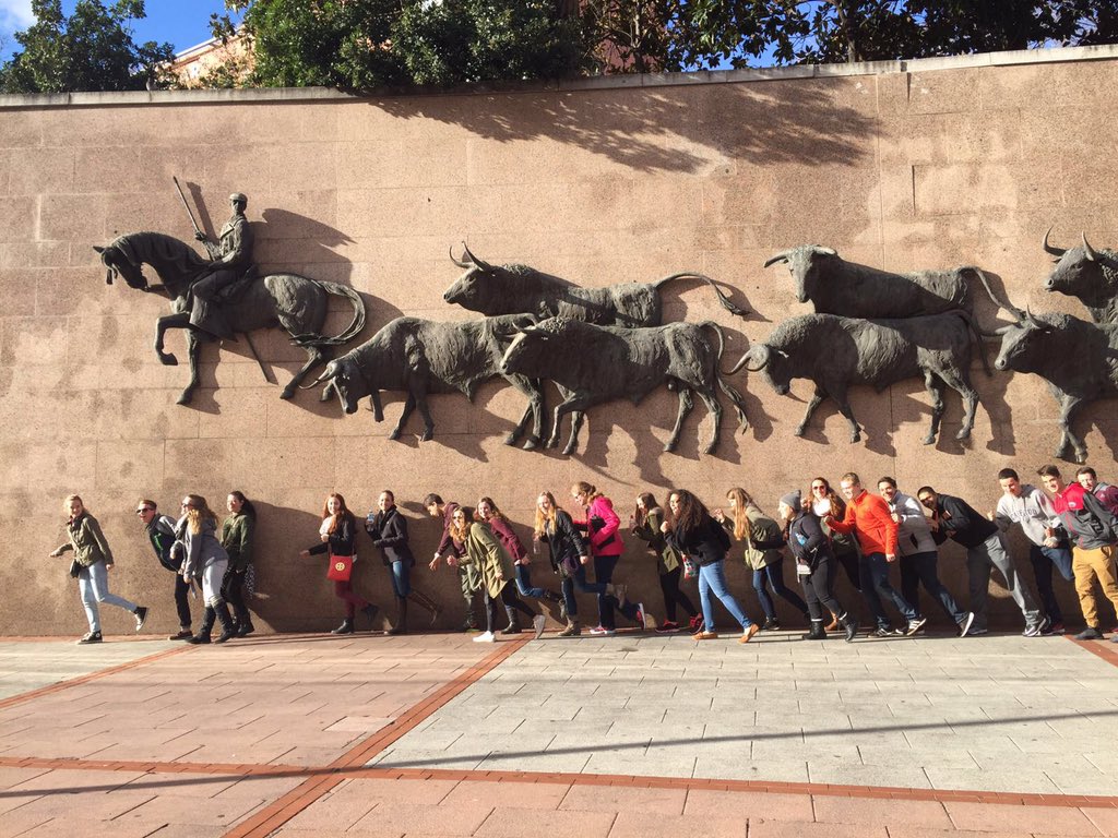 LaSenoraMuth's tweet photo. Nos encanta España 🇪🇸 #TitansTakeSpain https://t.co/LDphqLhF6b