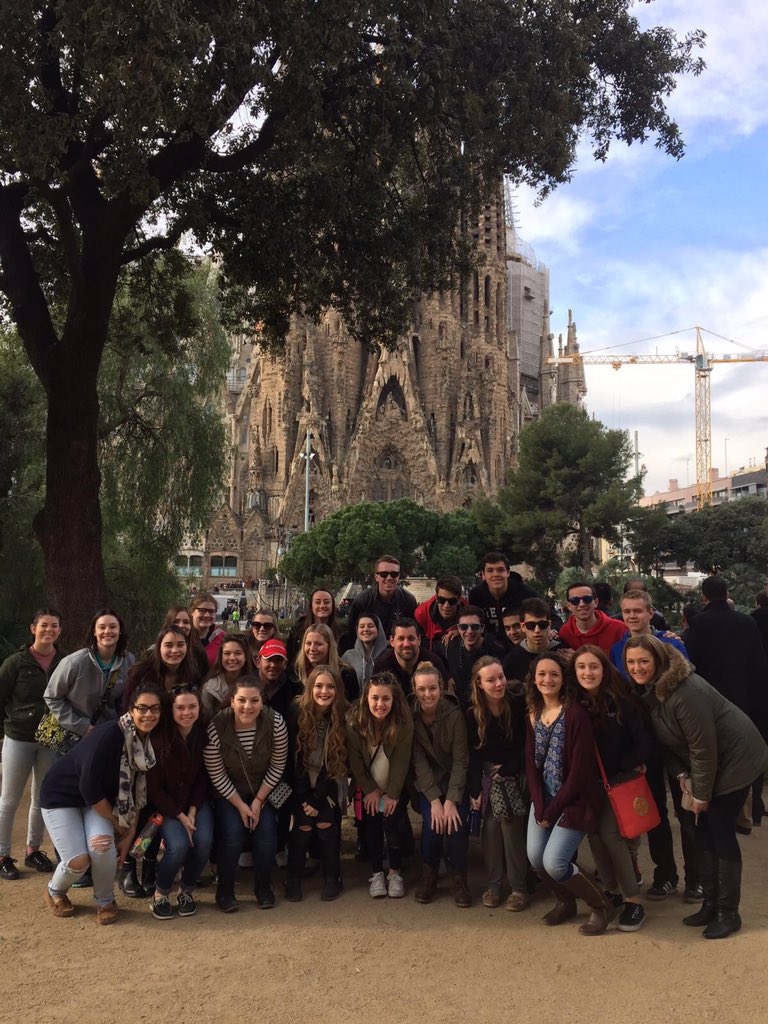 LaSenoraMuth's tweet photo. Trip of a lifetime #TitansTakeSpain https://t.co/aRMDG26CIE