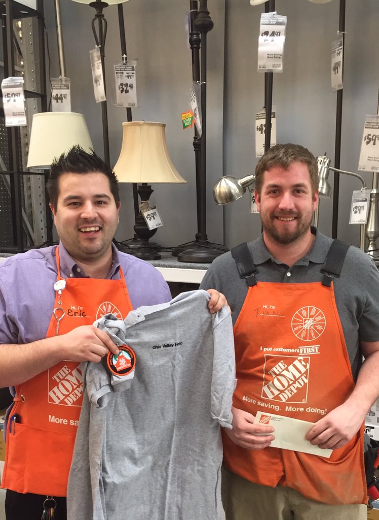 VicRangel2's tweet photo. Eric is celebrating with Ryan who just won the legendary service award!Great job Ryan! @Haroldmarkel https://t.co/FmJHLARpae