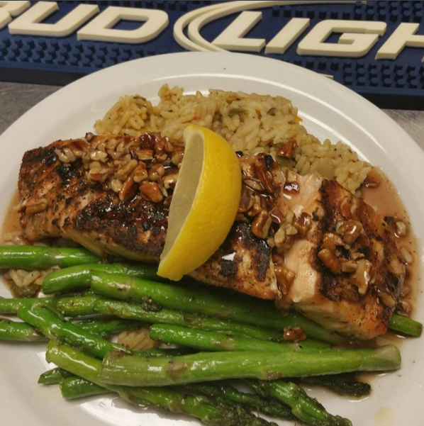 WhosOnFirstMN's tweet photo. This delicious Instagram pic from @lionelstewart has us ready to kick off the weekend -- who's with us?! https://t.co/TNNuxb1kRT