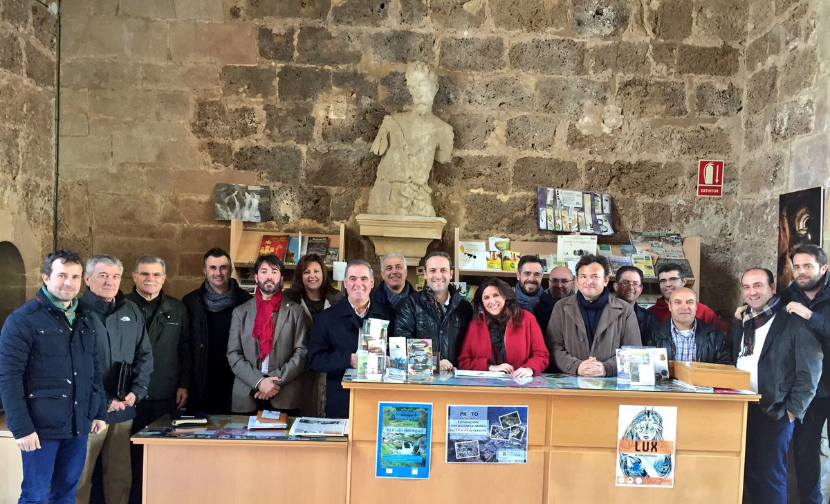 pmartinezmoreno's tweet photo. Miembros del Grupo Parlamentario junto al PSOE de la comarca, garantía de éxito en proyectos para la Sierra Cazorla https://t.co/wlZEMdmov4