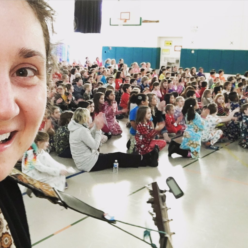 kristengraves's tweet photo. Phew- any day that you've had three performances before noon is a good one! #singingforkids #thislittlelightofmine https://t.co/vGO07zamU0