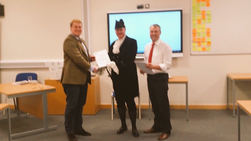 RhondaT40's tweet photo. More #FMD2015 delegates receiving their certificates https://t.co/tr0rD02RMe