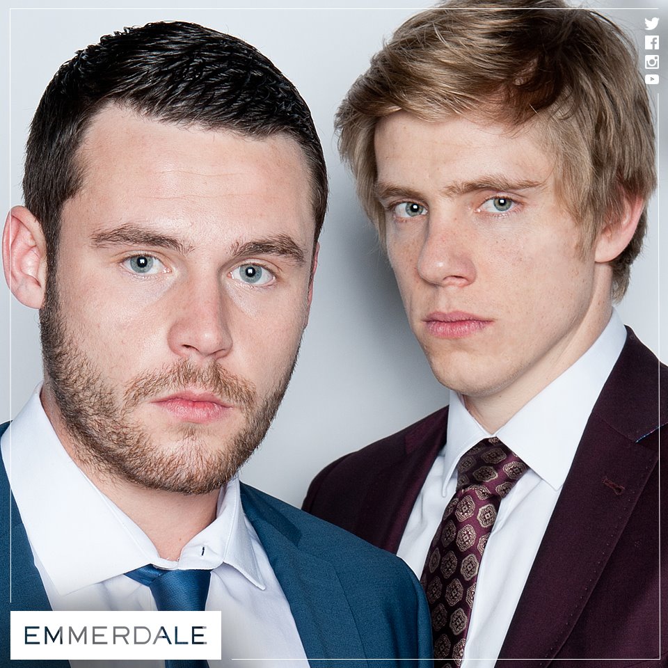 emmerdale's tweet image. Do you love #Robron? LIKE and RETWEET if you do! #Emmerdale