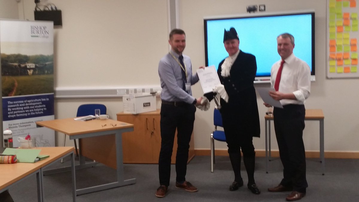 RhondaT40's tweet photo. #FMD2015 delegates receiving their course certificates from @FarmerABrown and @wheat_daddy @riseholmecampus https://t.co/7r5aencFi7