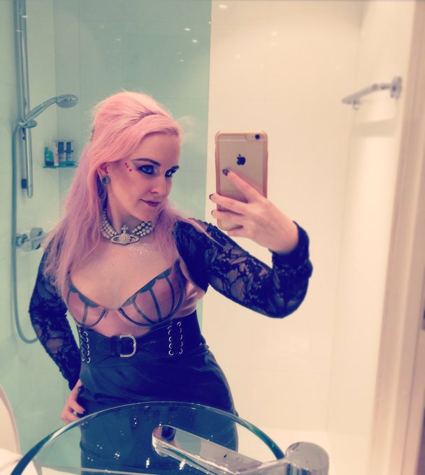 Post #IAMX gig in Gothenburg. Next up: Ukraine! @IAMX #suicidegirls @suicidegirls #suicidegirlsselfie<a href="/tag/iamx"class="tags">#IAMX</a><a href="/tag/suicidegirls"class="tags"><span>#suicidegirls</span></a><a href="/tag/suicidegirlsselfie"class="tags"><span>#suicidegirlsselfie</span></a>