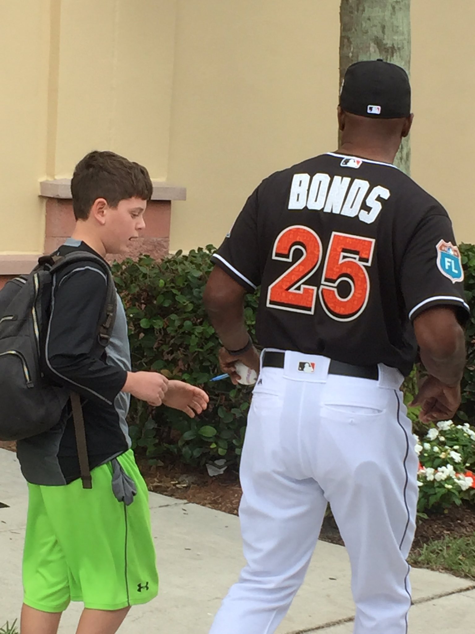 Mike Cugno on X Barry Bonds in a Marlins uniform. This is a weird reality. CBSMiami CBS4Sports https t udhinKJ460 X