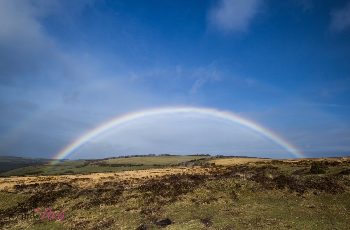 FourAndTwentyPi's tweet photo. Almost a double rainbow. #LoveExmoor #Devon #brendoncommon #rainbow @bobsweather @bbcweather @DevonLifeEd https://t.co/qxzPgP64XZ