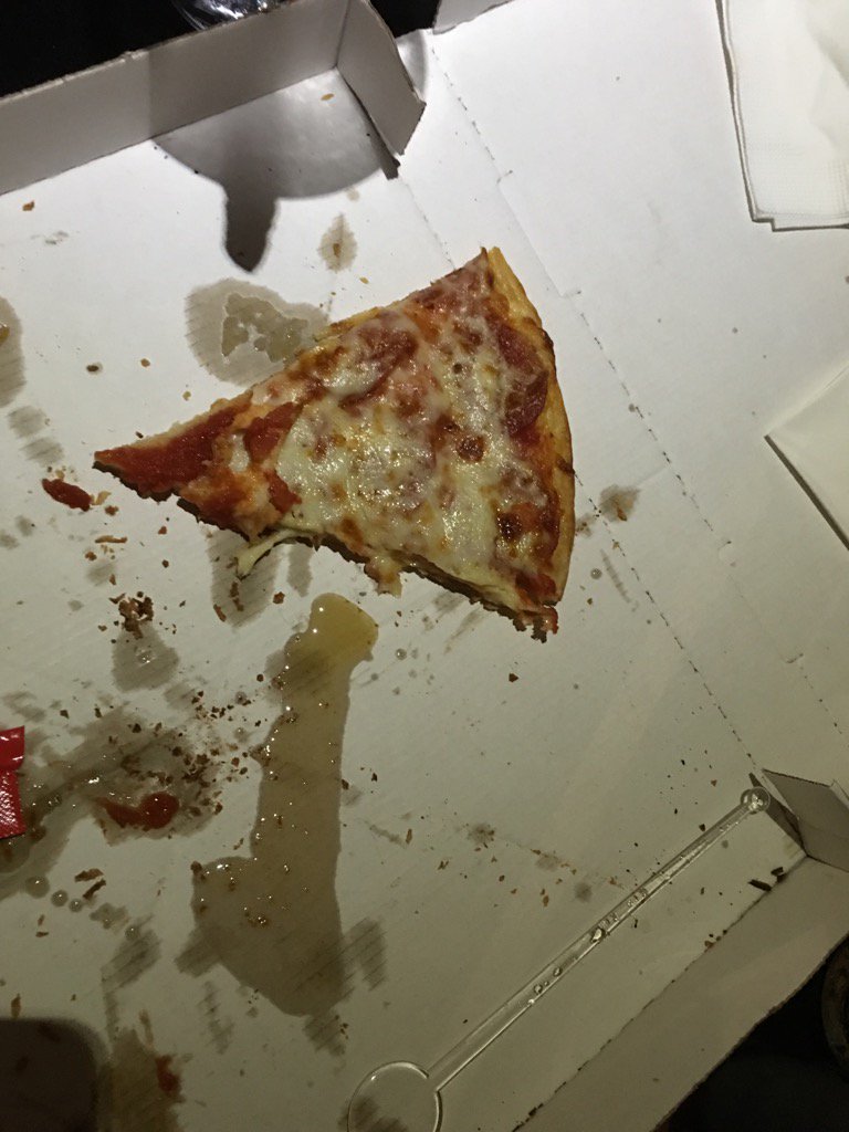 ryan_wahle's tweet photo. Found some good #pizza in #tahiti https://t.co/oaaTGYLd9A