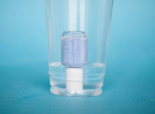 SpaManosMaster's tweet photo. Afloja la tapa de tu esmalte al sumergirlo en agua caliente. #TuitÚtil #SpamanosTips #NailsTips https://t.co/DyghoGJigp