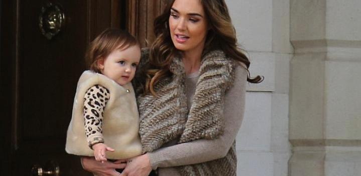 MundoPieles's tweet photo. ¡Las pieles son para todas las edades! La hija de la modelo Tamara Ecclestone lo demuestra con este chaleco #fashion https://t.co/tocdZhYBem