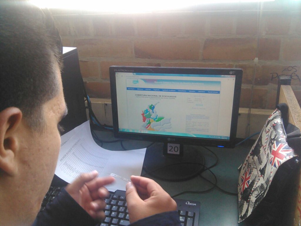 PieccUsaquen's tweet photo. En la IED Toberín la elección del gobierno escolar las y los estudiantes dicen #YoElijoPAZ https://t.co/HiFQErj5vK