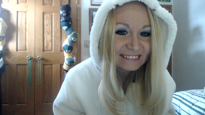 TGIF everybody! On @chaturbate now! Help get me to goal and don't forget about my date raffle! 100 tok/ticket<a class="tags" href="/tag/chaturbate">@chaturbate</a><a href="/tag/apclips"class="tags"><span>#apclips</span></a>