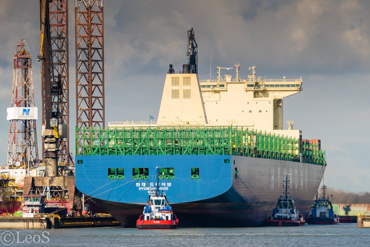 leoencis's tweet photo. #nlrtm #vlcc #hyundaidrive drijft weer #dok7 #keppel #verolme #rotterdam #botlek #thenetherlands @kotug_towage https://t.co/1kJfU7Zx40