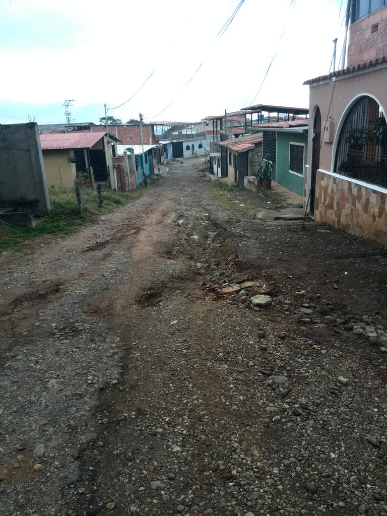 CortesAlba's tweet photo. @RicardoAlcalde2 Buenas Sr. Alcalde, le felicito por su trabajo; por favor le necesitamos en la calle 13 de tucape. https://t.co/pw9V00jaVO