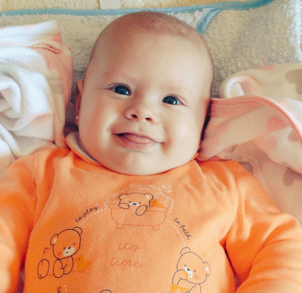 MaryDeBlas's tweet photo. Y a pesar de todo.....sigues con tu sonrisa...#Vacunas #Campeona #mipequeñadorada https://t.co/sh3JLtnwpX