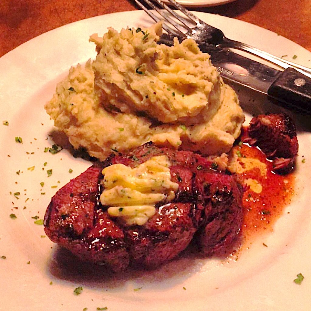 DanHarrisSteak's tweet photo. Our Filet Mignon with Garlic Mashed Potatoes ... 😍🏆 ( Instagram 📷 cred: @indiasbellinger ) https://t.co/yI8MnLALFL