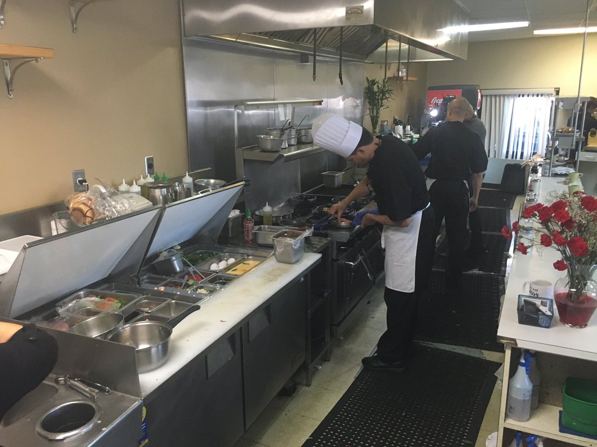 CityLine5's tweet photo. @jjscaffe making mouths water since 2013 #cityline5 #brockton #breakfastallday #wcvb https://t.co/ZN38MqOWmV