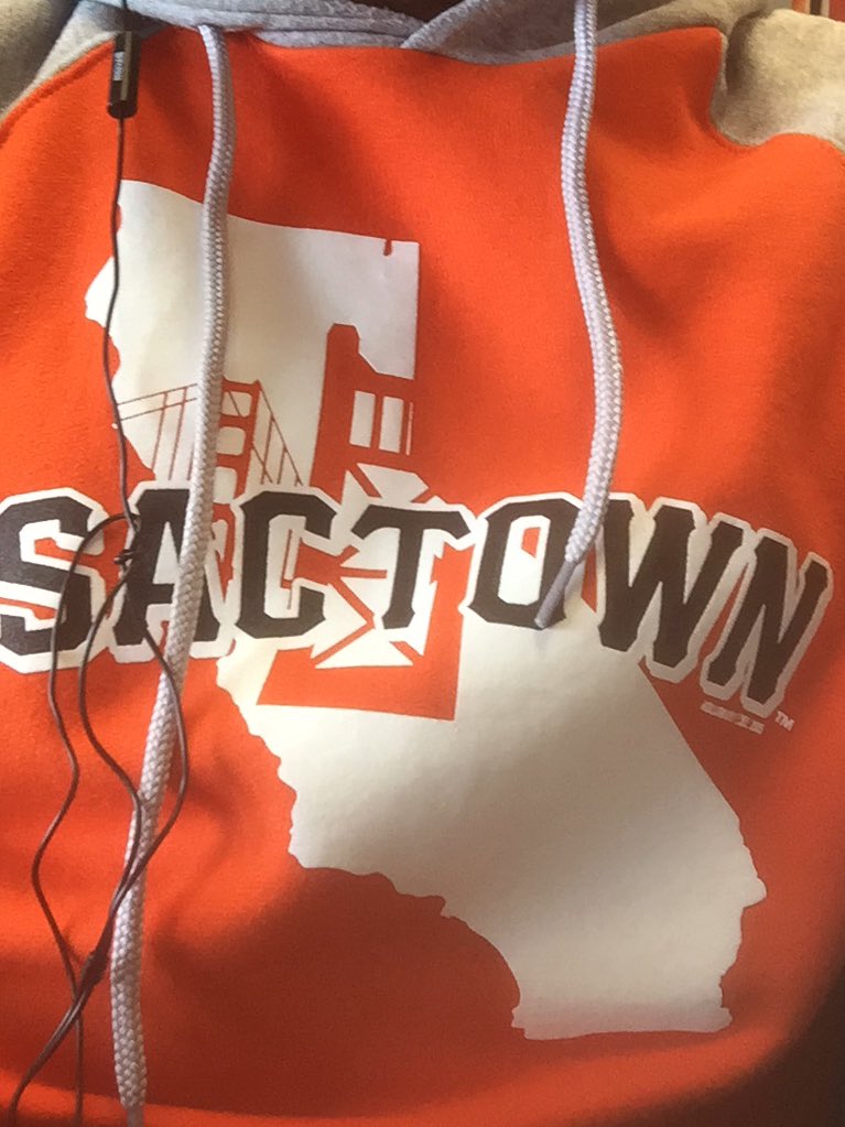 Garret_in_Sac's tweet photo. @RiverCats Happy #ORANGEFriday! #TogetherSFG #SFGiants #Sactown #ValentinesDayPresent #ClawsUp https://t.co/fblRKqzIKp