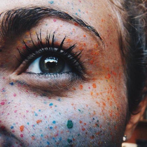 karinamich's tweet photo. Otra tendencia en maquillaje - Las Pecas Arcoiris, #rainbowfreckles https://t.co/BC42QO1GcB