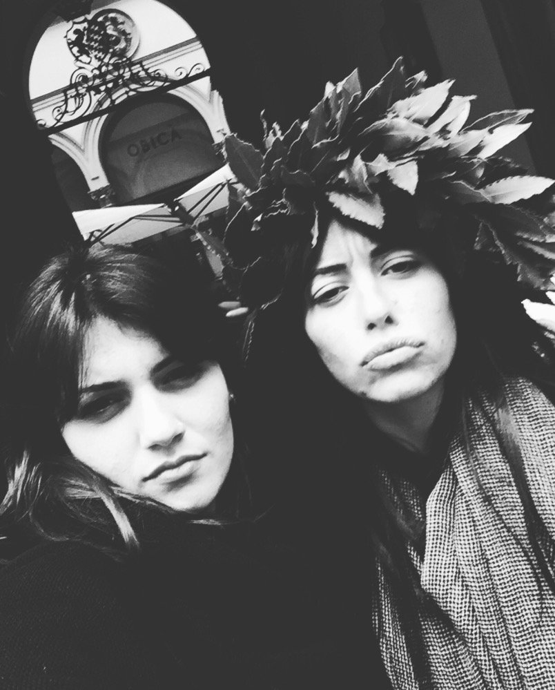 GiuliaDaMommio's tweet photo. Laureiamoci tutti con un #amen!!! #cantandoybailandoamen#laureatatatatatata @VirginVan https://t.co/t4IBKYIIqk