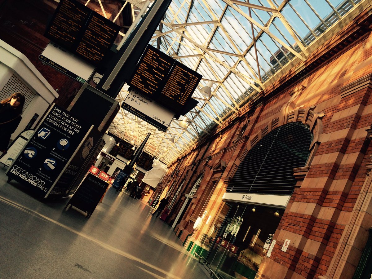 CreatingMinutes's tweet image. Never discount travel as dead time, ensure you set aside tasks you can work on whilst on the move 🚅✈️ #FindTime