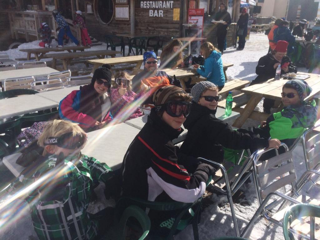 JuniorFreemens's tweet photo. Junior school ski trip 2016 - a few snaps from this afternoon #oldfree #tiredbuthappy #CLFSski2016 #progressmade https://t.co/6CVw5Afe8Q