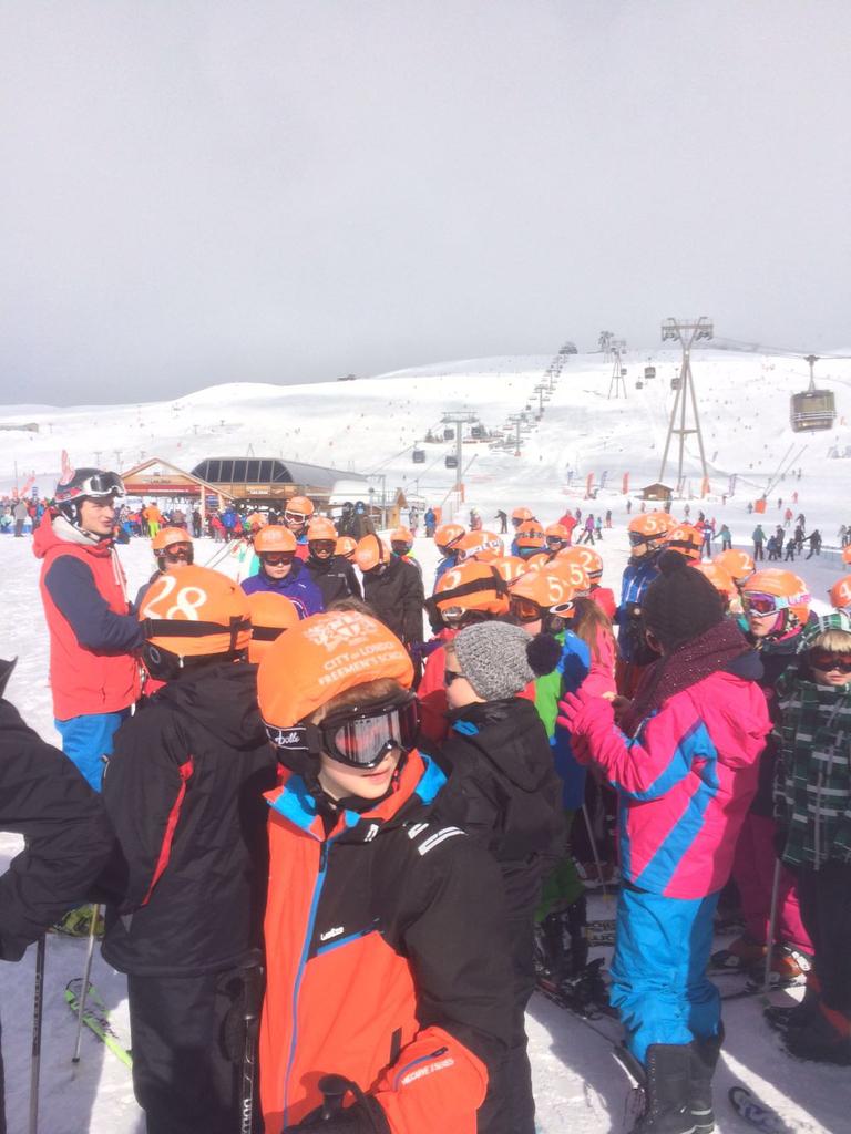 JuniorFreemens's tweet photo. Junior school ski trip 2016 - a few snaps from this afternoon #oldfree #tiredbuthappy #CLFSski2016 #progressmade https://t.co/6CVw5Afe8Q