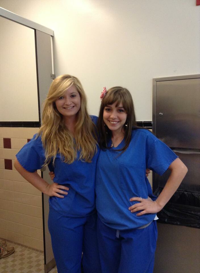 carleecheyenne's tweet photo. I miss the scrub days ! 😭 https://t.co/OugSeg1qJr