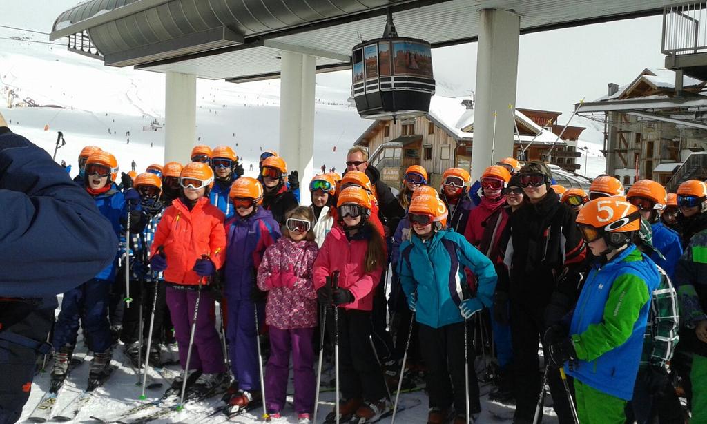 JuniorFreemens's tweet photo. Junior school ski trip 2016 - happy faces this afternoon #skiing #orangehelmets #CLFSski2016 #clfs #lessons https://t.co/8YU6MqNhYL