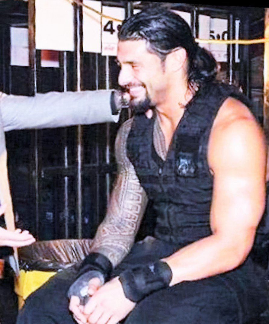 LeeshaNDessy's tweet photo. #Roman #HeHasDimples #LuvIt #MakeHimHappy #Fastlane #CheerCrazy @WWERomanReigns @romanreigns568  @shady926 https://t.co/E37DR3V4Po