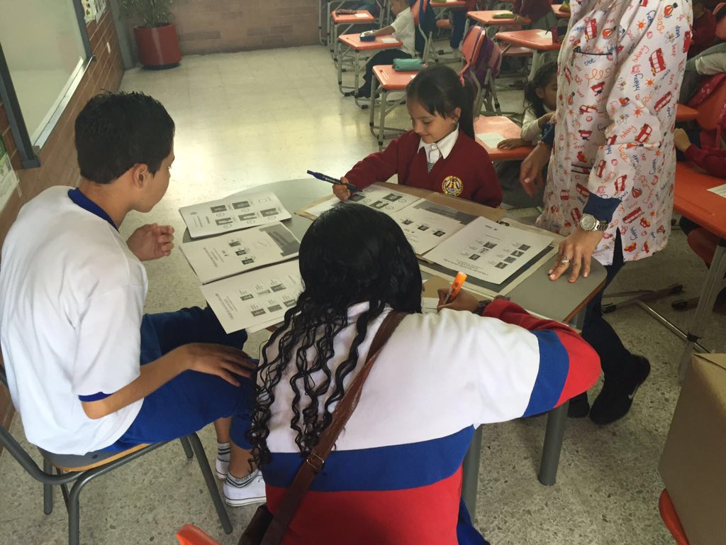 PIECCEngativa's tweet photo. En el Col. Manuela Ayala los más pequeños hoy dicen#YoElijoPAZ https://t.co/XFlG2AJaWy