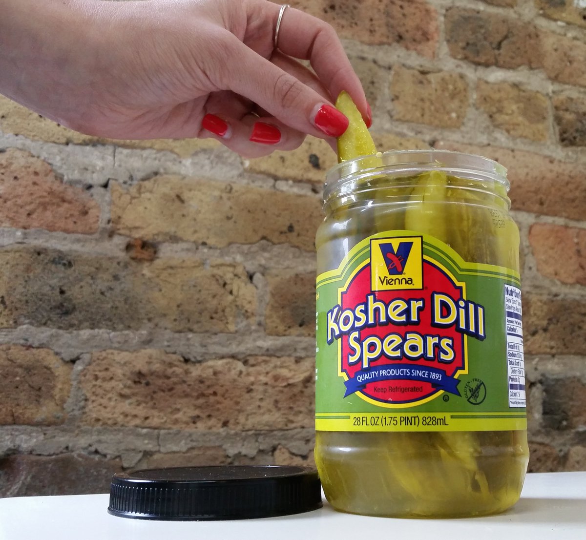 ViennaBeef's tweet photo. These are kind of a big dill. Find a jar of our Kosher Dill Spears in Chicagoland: http:// https://t.co/FvVjbhGYtp https://t.co/UIZKpVOusU