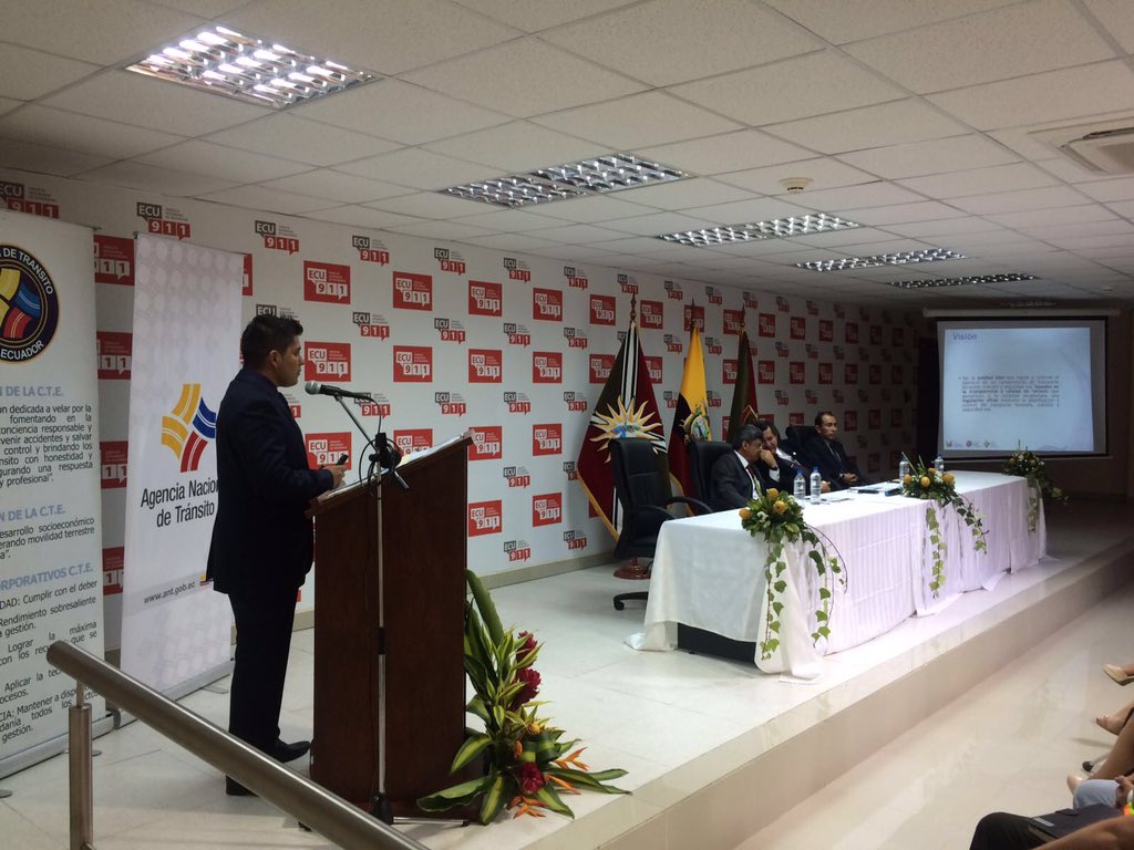 ANT_ECUADOR's tweet photo. Dir #ANTSantoDomingo detalló sobre emisiones de licencias, trámites emitidos por el área técnica #RendicionDeCuentas https://t.co/6pVDbjrYfv