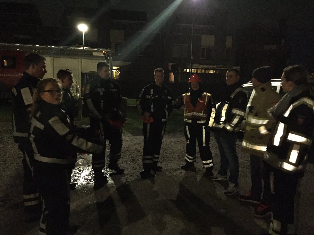 JbHouten's tweet photo. Vanavond oefenen onze aspiranten bij de kinderboerderij🐰🐹 🚒 https://t.co/ghcnqjd5NJ