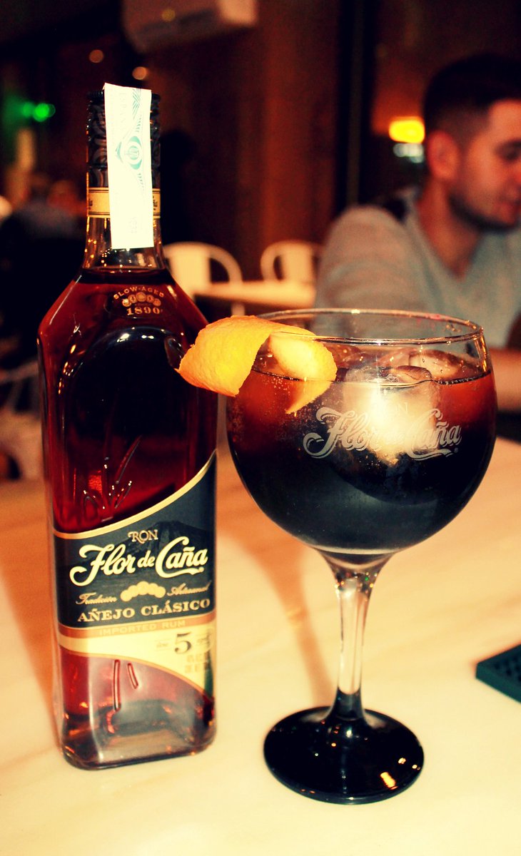 acc_valencia's tweet photo. Viernes noche, ganas de pasártelo bien... entonces has llegado al lugar adecuado. Te apetece una copita? #gastrobar https://t.co/CBSuIA007E