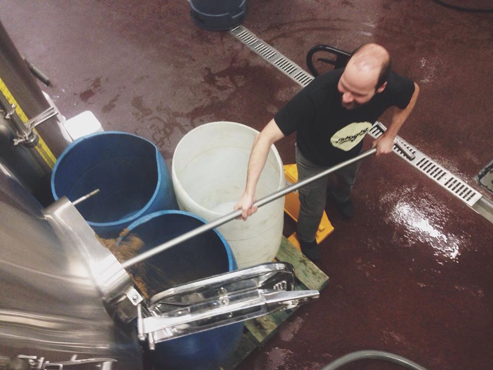 Des sourires de gagnants chez #LaMemphré! Brassin de la bière gagnante de la catégorie English Brown Ale! #LABAQ2016