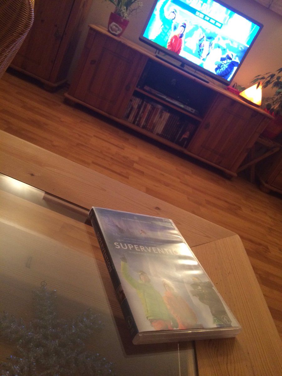 nina_cathy's tweet photo. Let's bring some winter ❄️ home with #supervention...or is this a learn 🇳🇴 DVD with @akselsvindal ?! Let's see/ski https://t.co/fcEfi4E76T