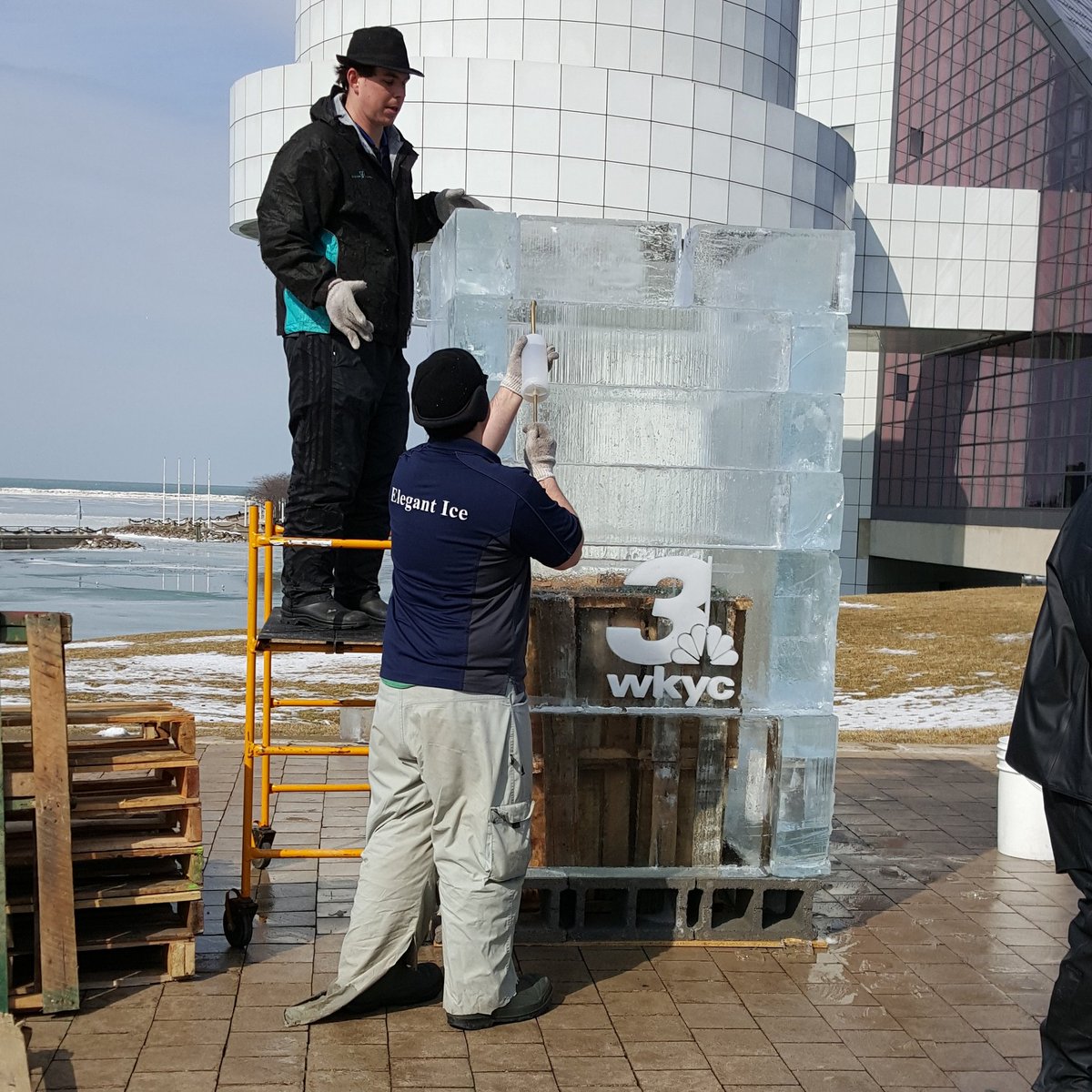 KerrEventsLLC's tweet image. Come out &amp;amp; see them fresh, @7pm because the ice might not make it til Sunday #cleicefest @ncoastharbor