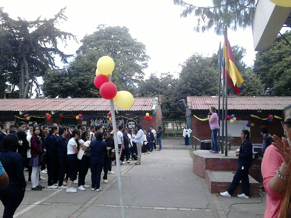 PIECCEngativa's tweet photo. #YoElijoPAZ para aportar juntos a Bogotá. Colegio. Simón Bolívar https://t.co/ZJLMaqKFOW