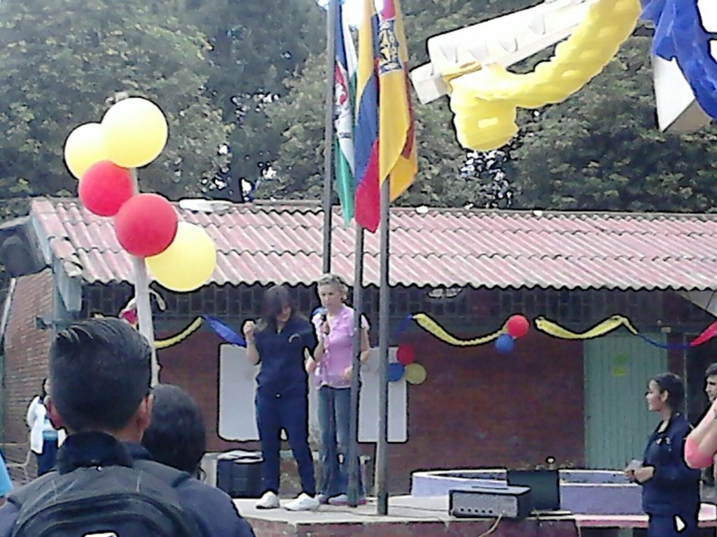 PIECCEngativa's tweet photo. #YoElijoPAZ para aportar juntos a Bogotá. Colegio. Simón Bolívar https://t.co/ZJLMaqKFOW