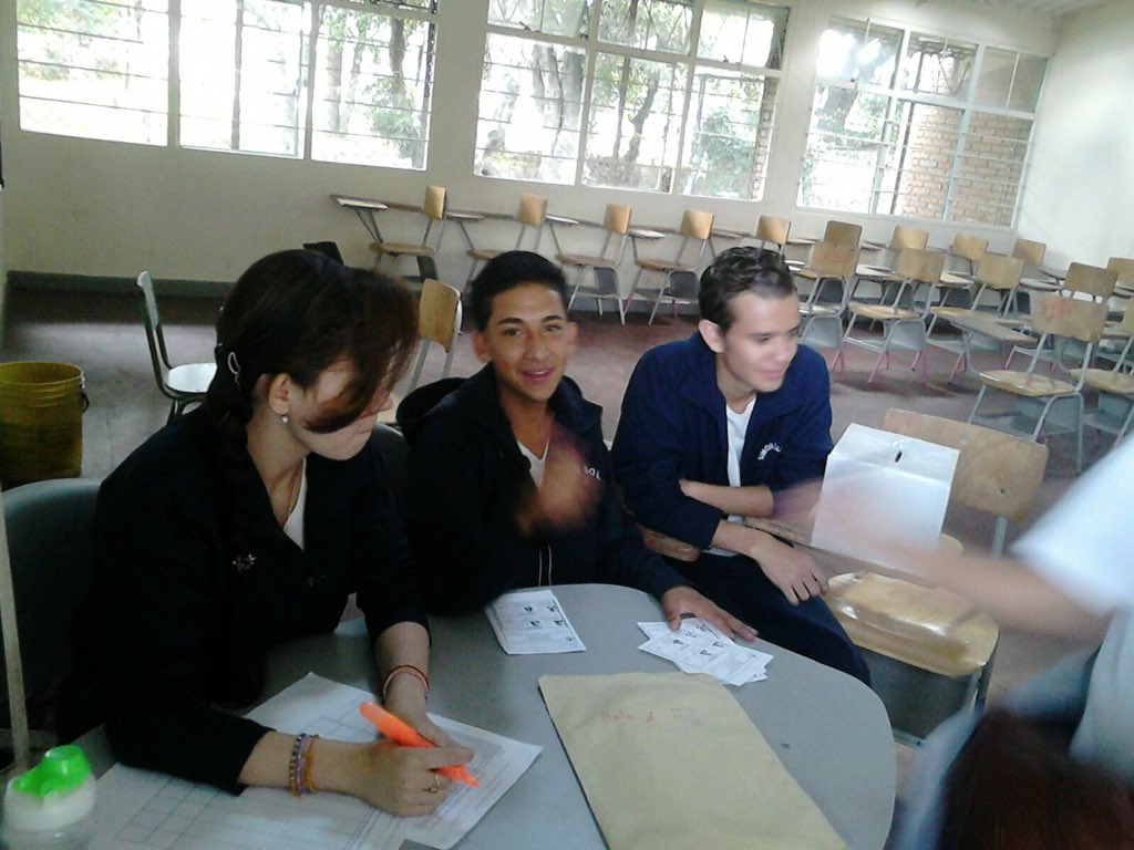 PIECCEngativa's tweet photo. #YoElijoPAZ para aportar juntos a Bogotá. Colegio. Simón Bolívar https://t.co/ZJLMaqKFOW