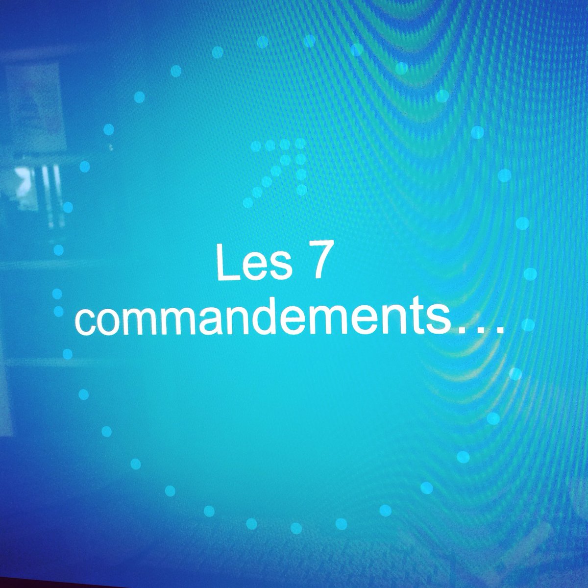 ColloqueReussir's tweet photo. Les filles de @RouillierComm nous présente les 7 commandements des médias sociaux! #Reussir2016 https://t.co/0lmgxjF7KR
