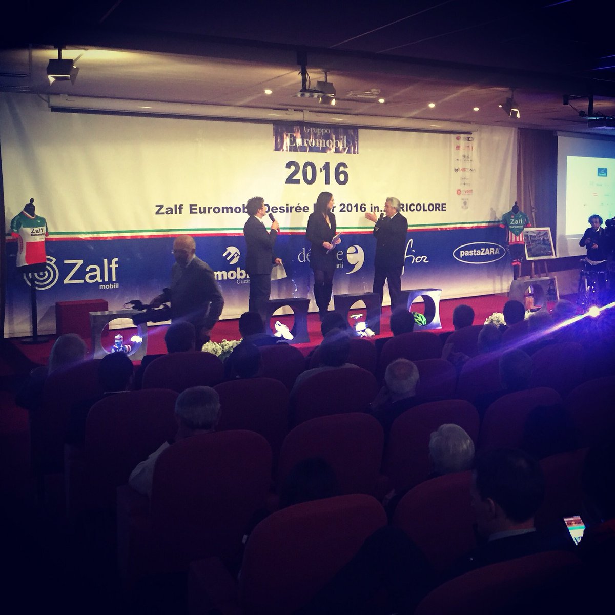 ZalfFior's tweet photo. #teampresentation2016 @hotelfior @GruppoEuromobil #zalfday #zalffior @Pinarello_com @Federciclismo @PastaZara_it https://t.co/2NpxDnv2Kx