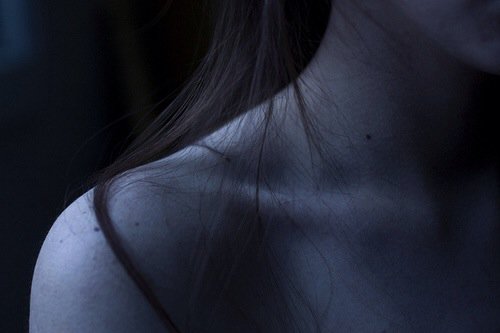 attachiante_'s tweet image. elle voulait à son tour avoir droit à la chance d'être heureuse, et ne plus dépendre du bonheur des autres.