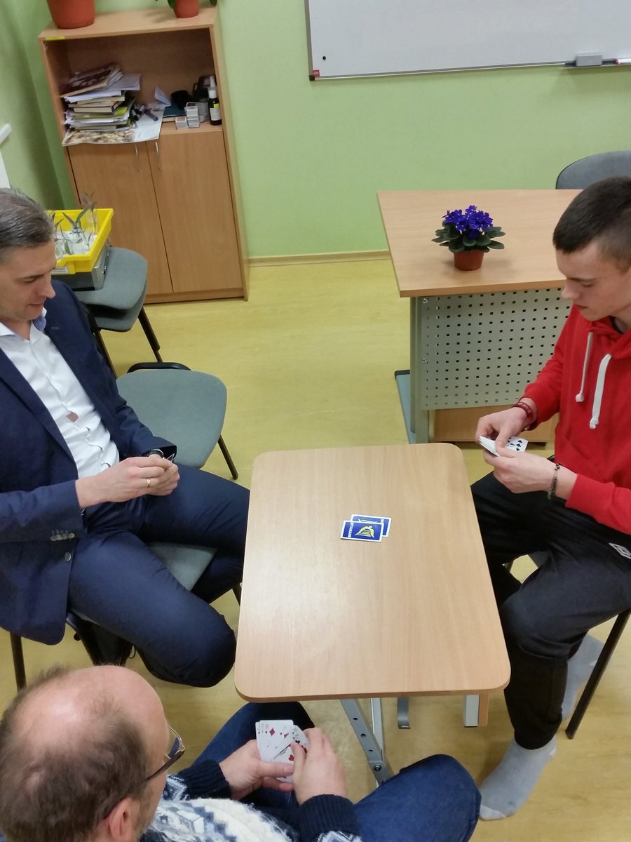 EklvPasparvalde's tweet photo. Spēlēt zoli ar M.Bondaru? Kaut ko tādu var piedzīvot tikai Nakts Skolā! https://t.co/dGZyboMsn3