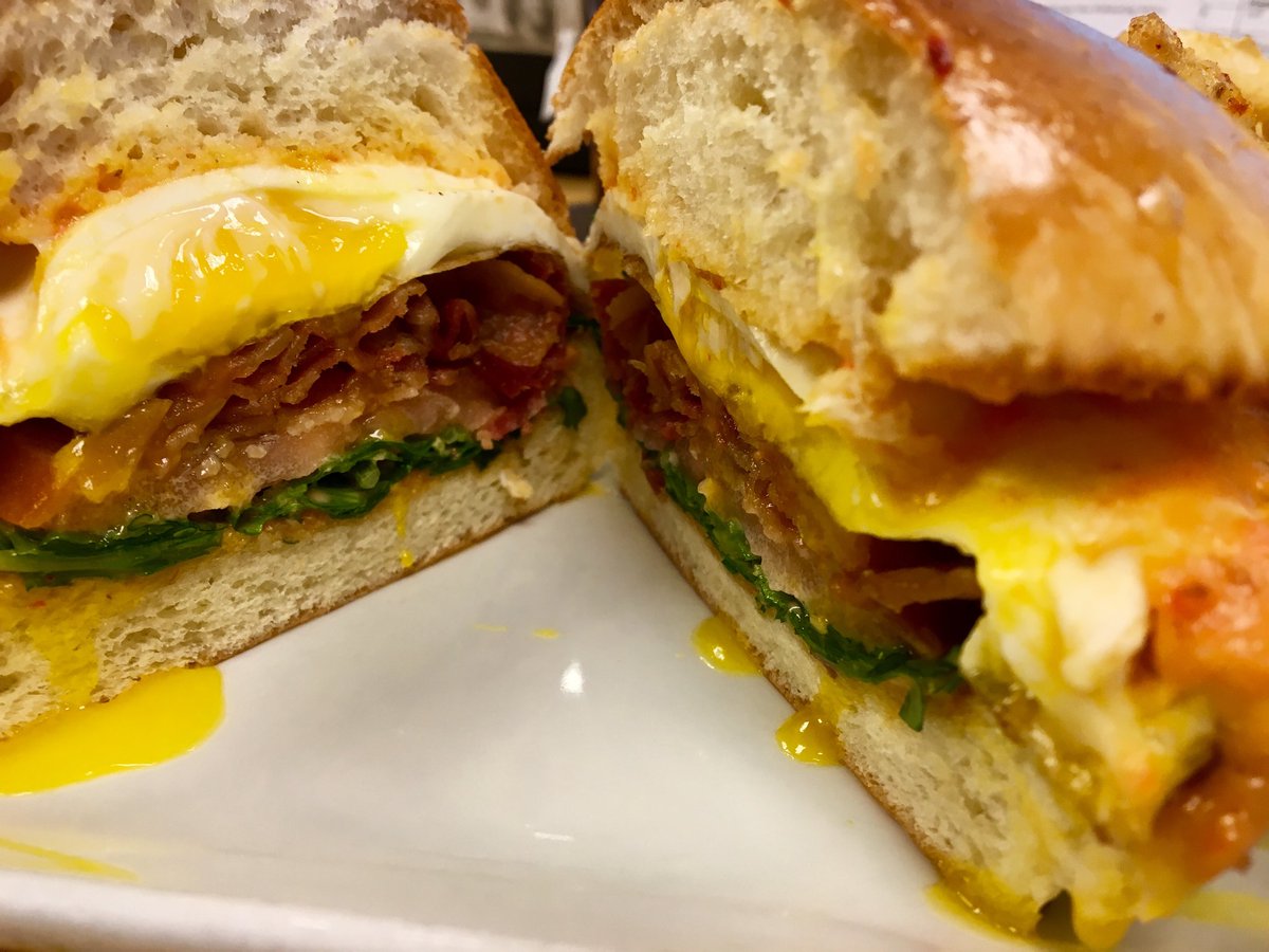 framesnyc's tweet photo. Rough Thursday night? Your hangover never looked so good...
#FramesNYC #TGIF #Foodporn #HangoverHacks #FridayFeeling https://t.co/vfuCg9L6sH